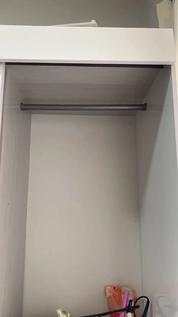 Vendo guarda roupa 2 portas com espelho  - Foto 4