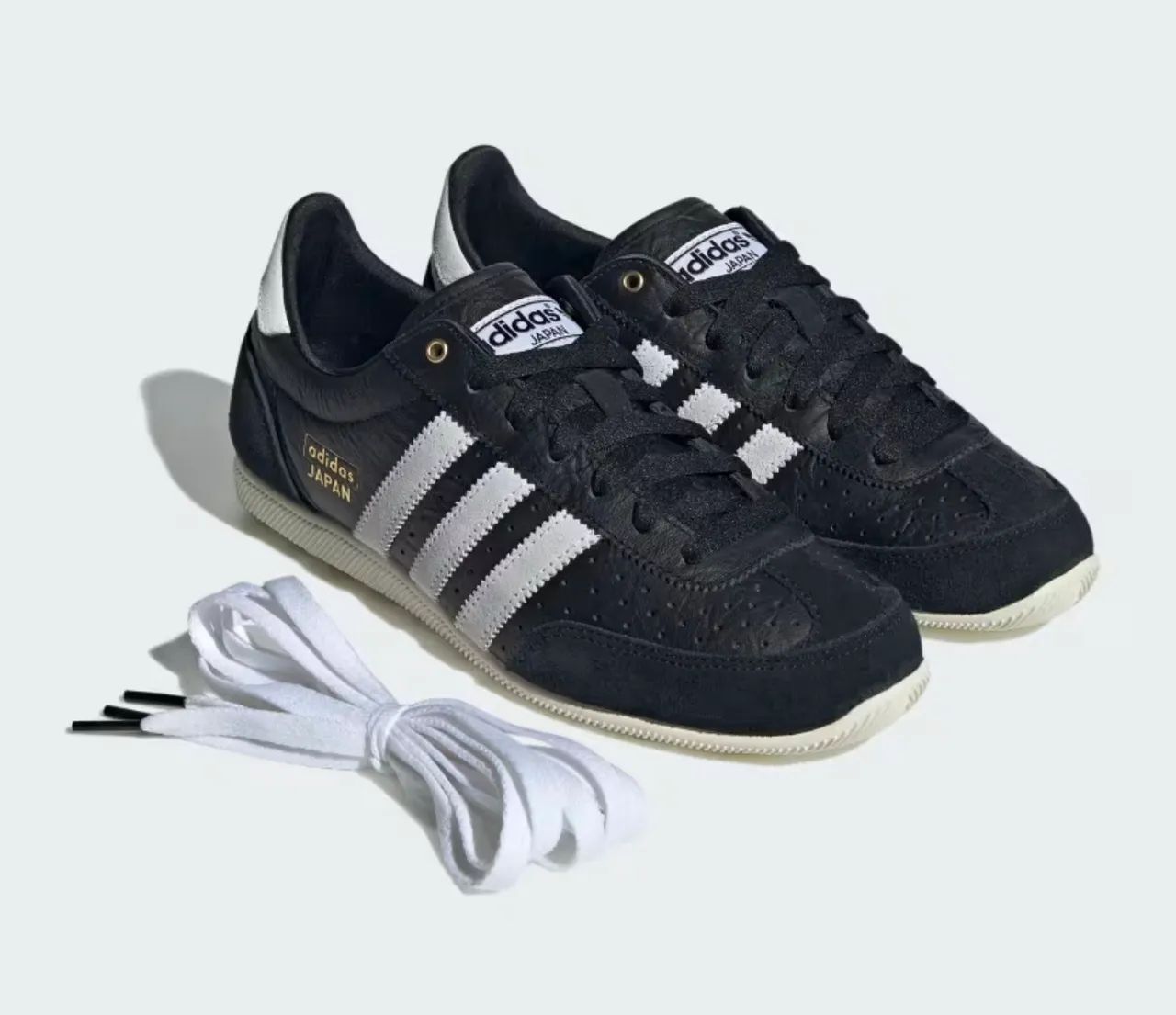 Tênis Adidas Japan W (modelo IH5490), com cabedal em couro preto