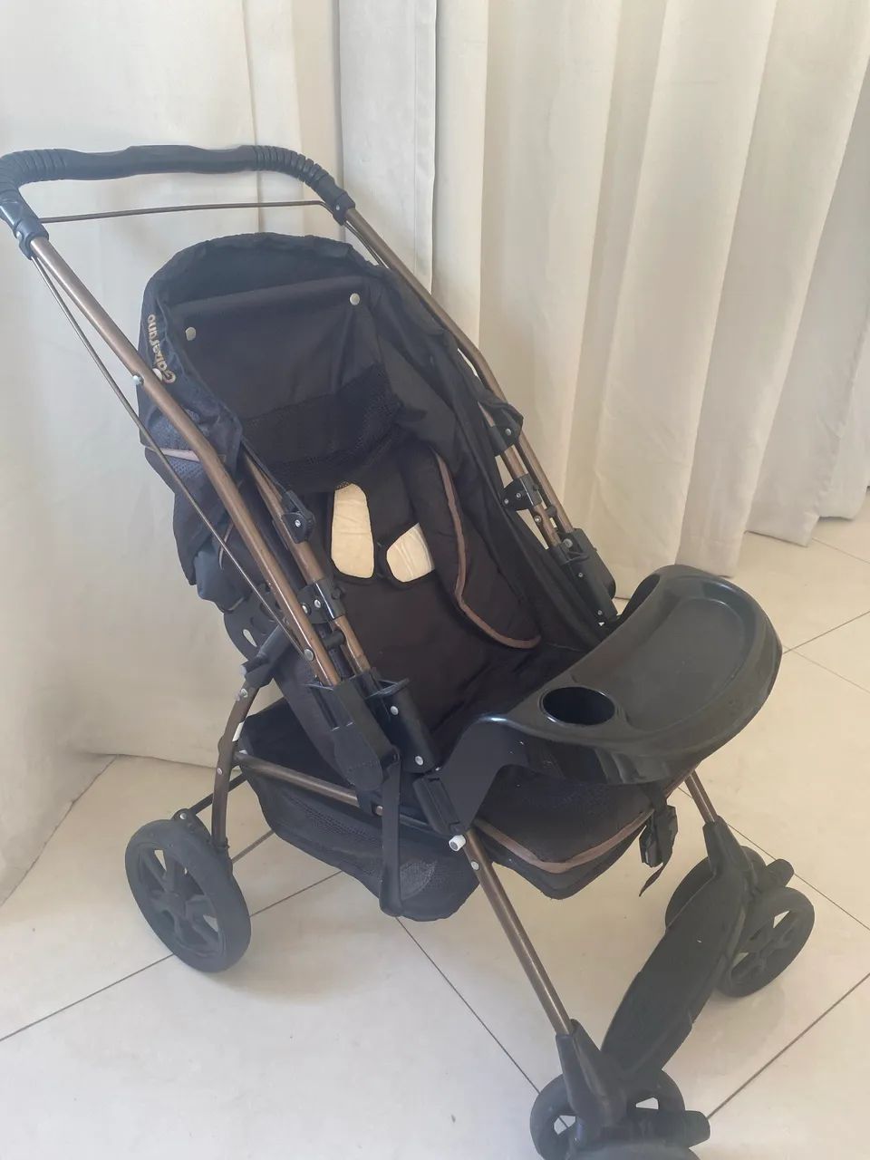 Carrinho de bebe e bebe conforto