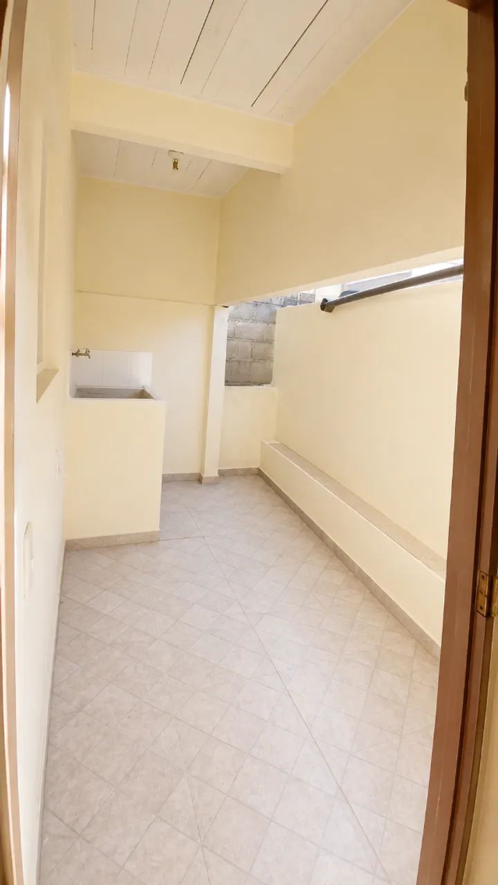 Kitnet Com Quintalzinho em Casa Tranquila
