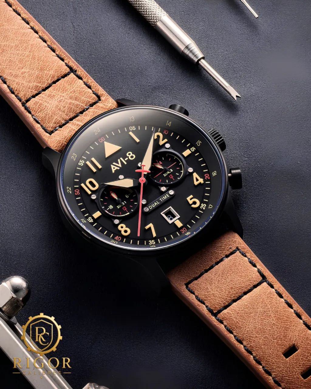 Relógio AVI-8 Hawker Hurricane Carey: Dual Time, Militar, Couro, 43mm, Calibre Quartz - Foto 2