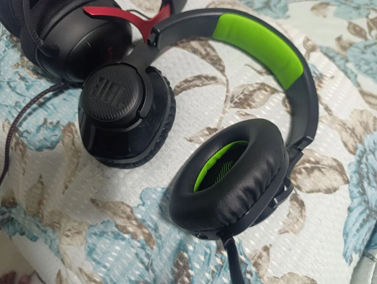 hyperx cloud 3 e JBL Quantum 360x  - Foto 2