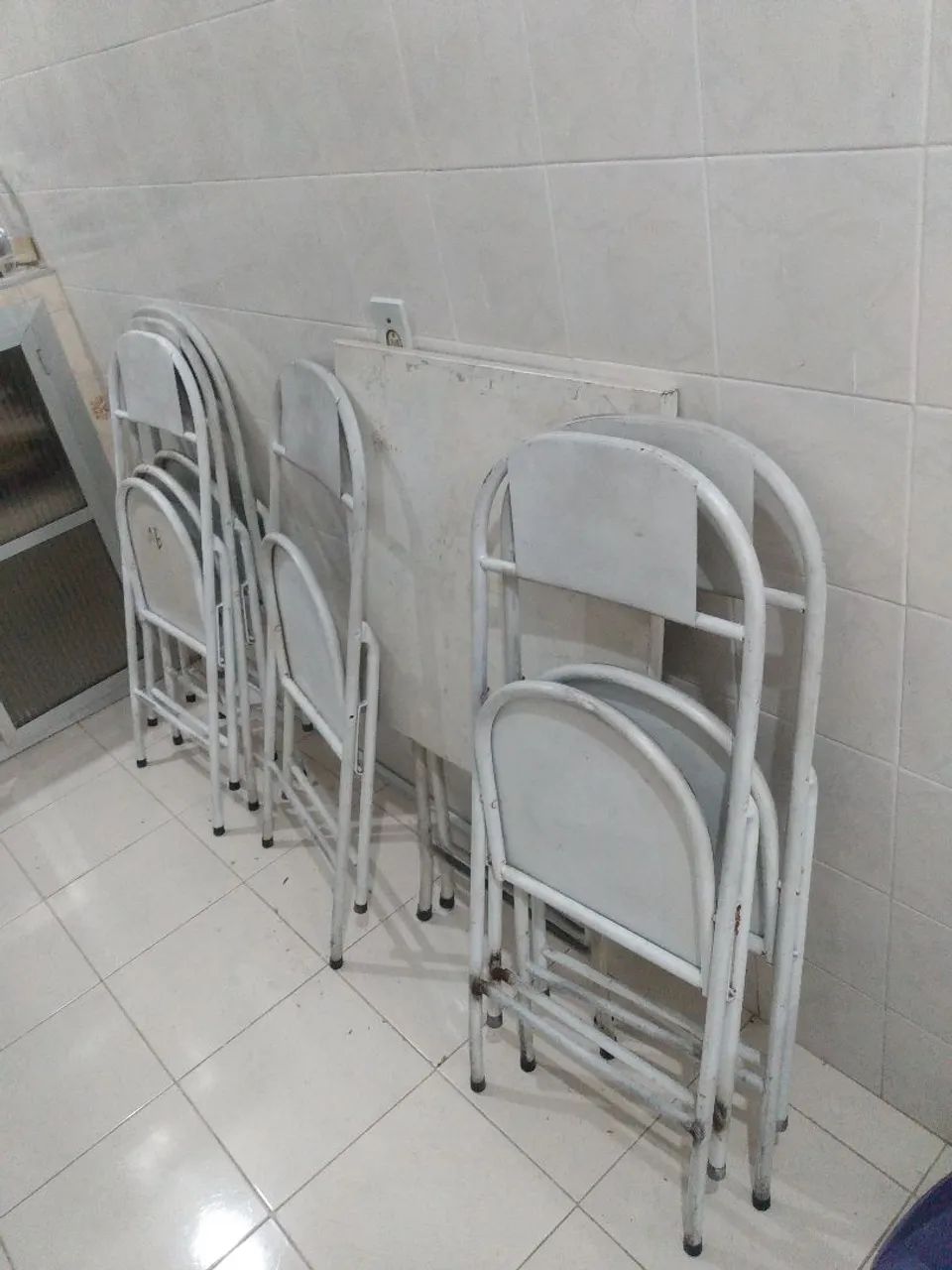 6 cadeiras de bar e uma mesa de ferro  - Foto 2