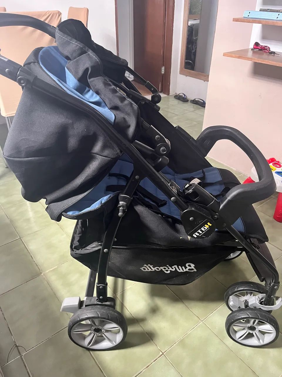 Carrinho de bebê com bebê conforto  - Foto 2