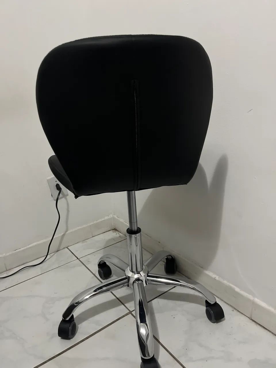 Cadeira Escritório Spin Regulagem De Altura E Base Giratória - Cor Preto - Foto 3