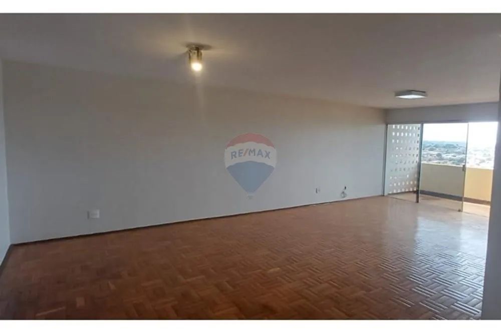 Apartamento À Venda, Com Quatro Quartos No Centro Em Ituiutaba - MG. - Foto 2