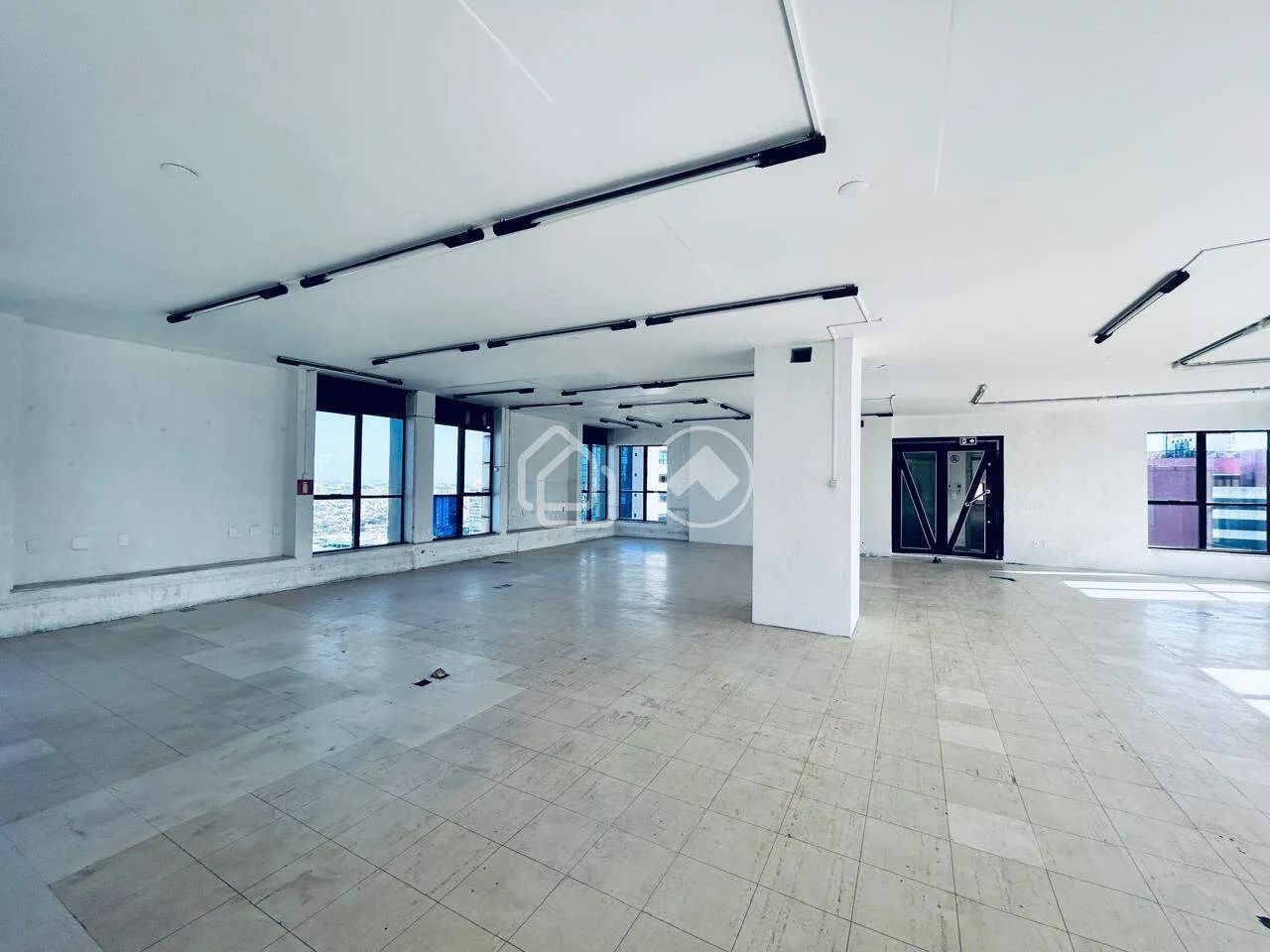 Andar corrido comercial de 160 m² para aluguel no Estoril - Foto 4