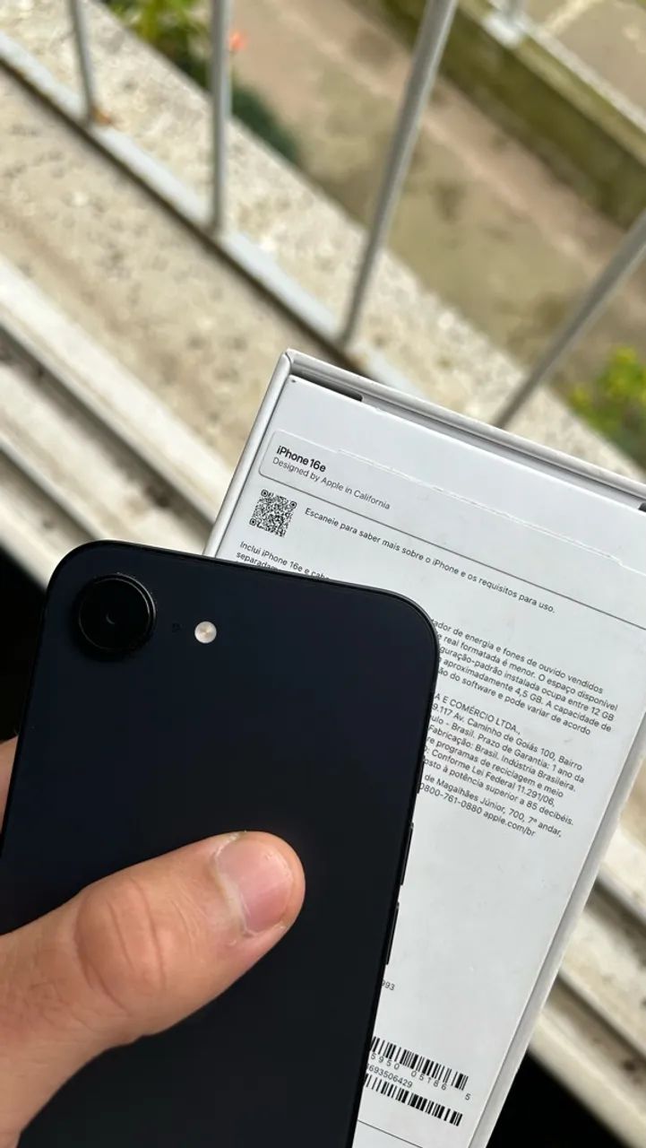 iPhone 16e