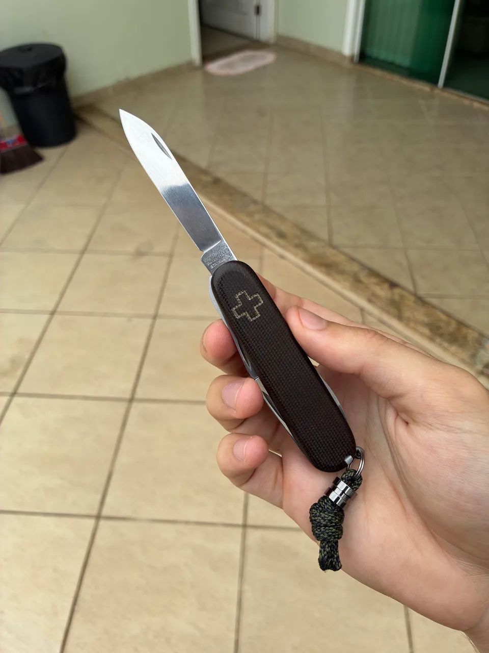 Canivete Victorinox Hiker com talas de micarta - Foto 3