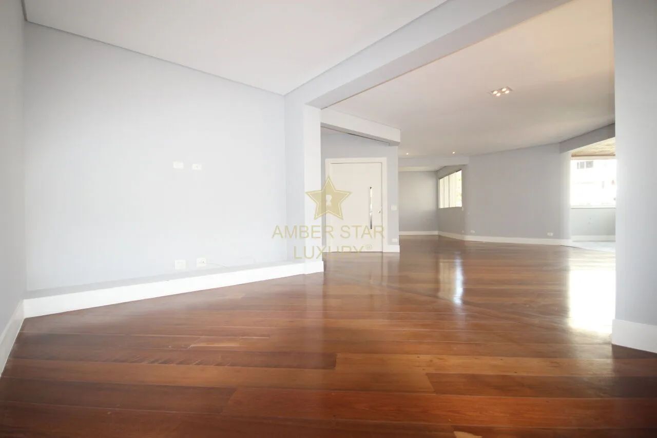 Amplo Apartamento Mobiliado em Endereço Privilegiado