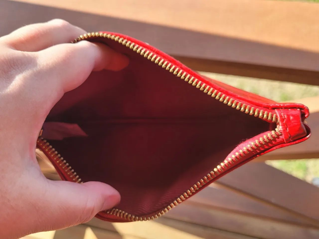 Bolsa Clutch Corello Vermelha Couro Croco Original - Elegante e Versátil - Foto 3
