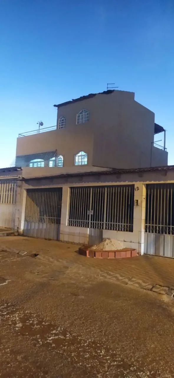 Sobrado de 4/4 com terraço 