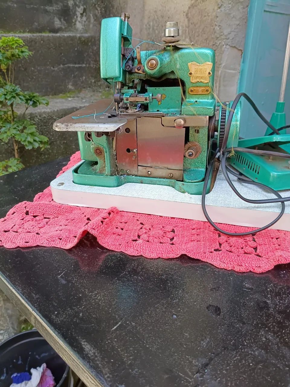 máquina overlock semi-industrial usada