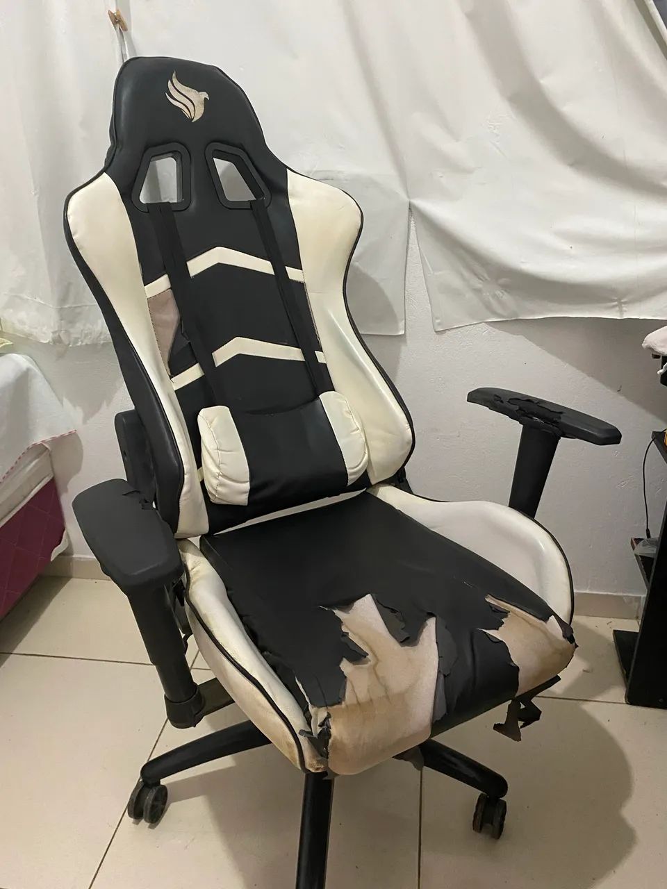 Cadeira Gamer Pichau (Estrutura Ok)