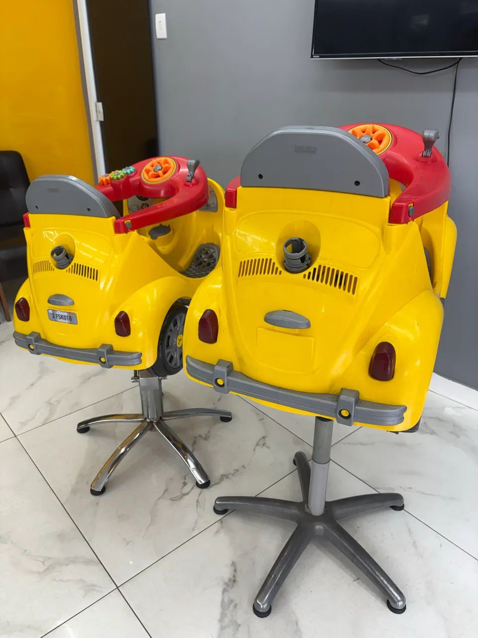 Cadeira carrinho barbearia  - Foto 3