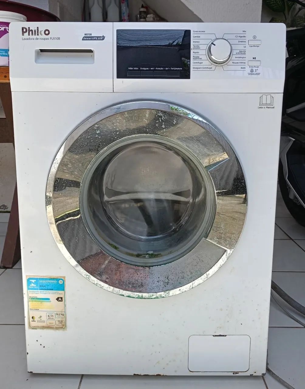 Máquina de lavar com defeito.