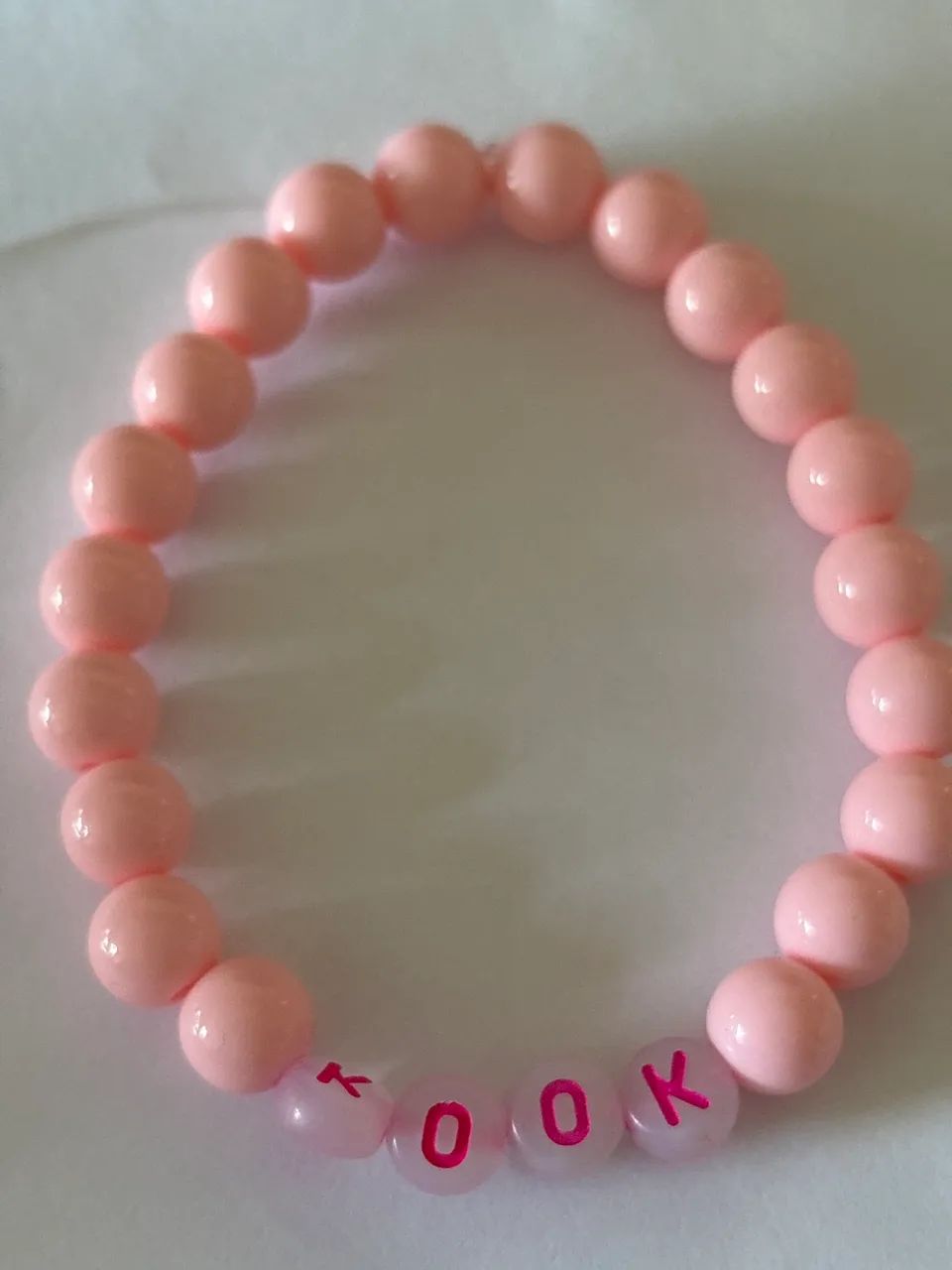 Pulseira de miçangas escrito ?JK? - Foto 2