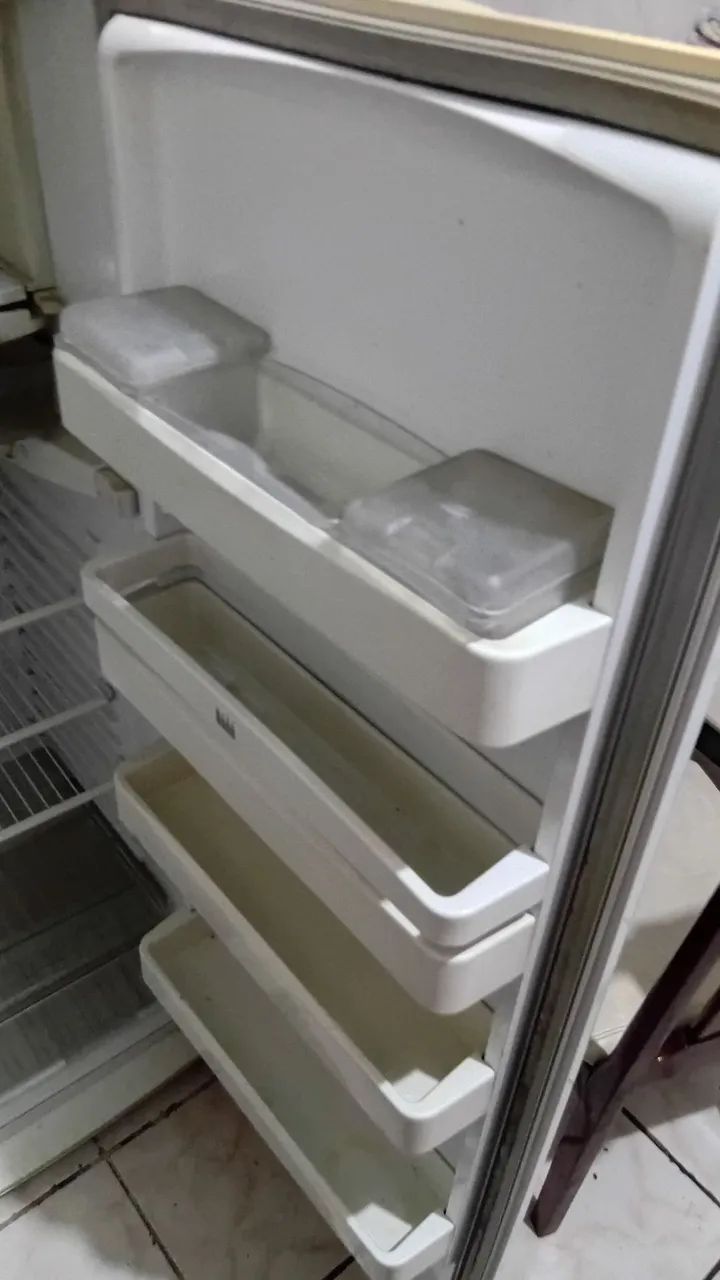 Vendo geladeira 