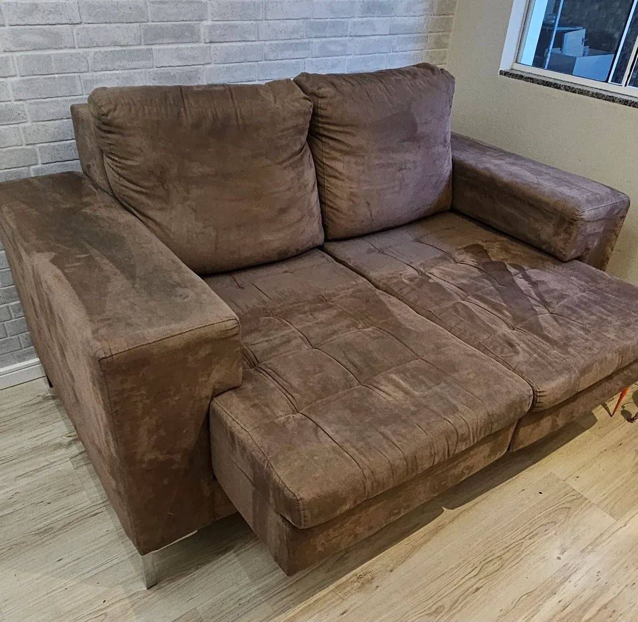 Sofá 2 lugares retrátil em Suede - Foto 2