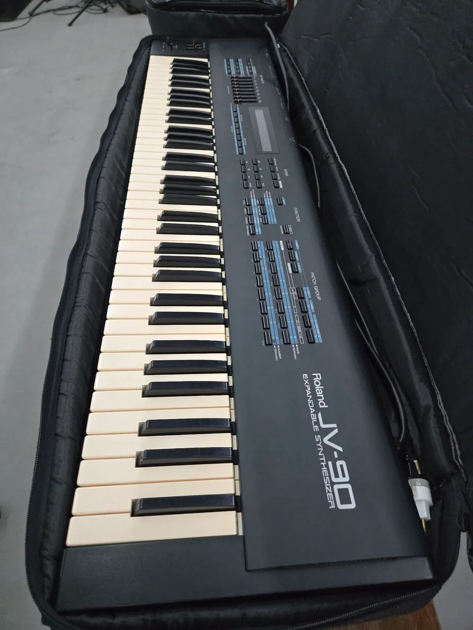Roland JV90 + Bag
