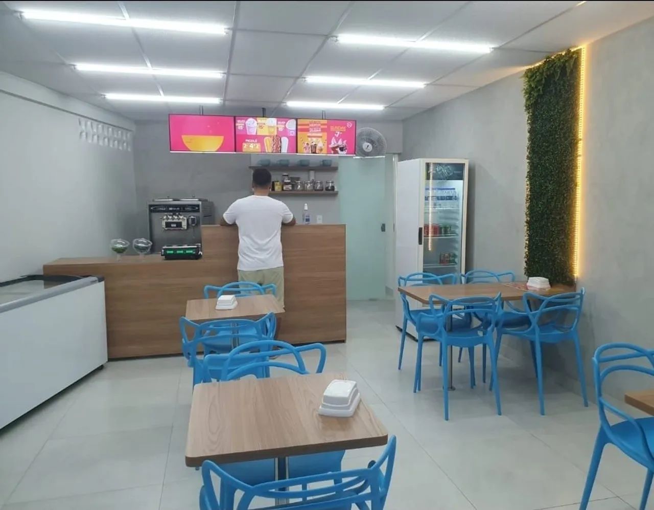 Vendo sorveteria em Pleno funcionamento