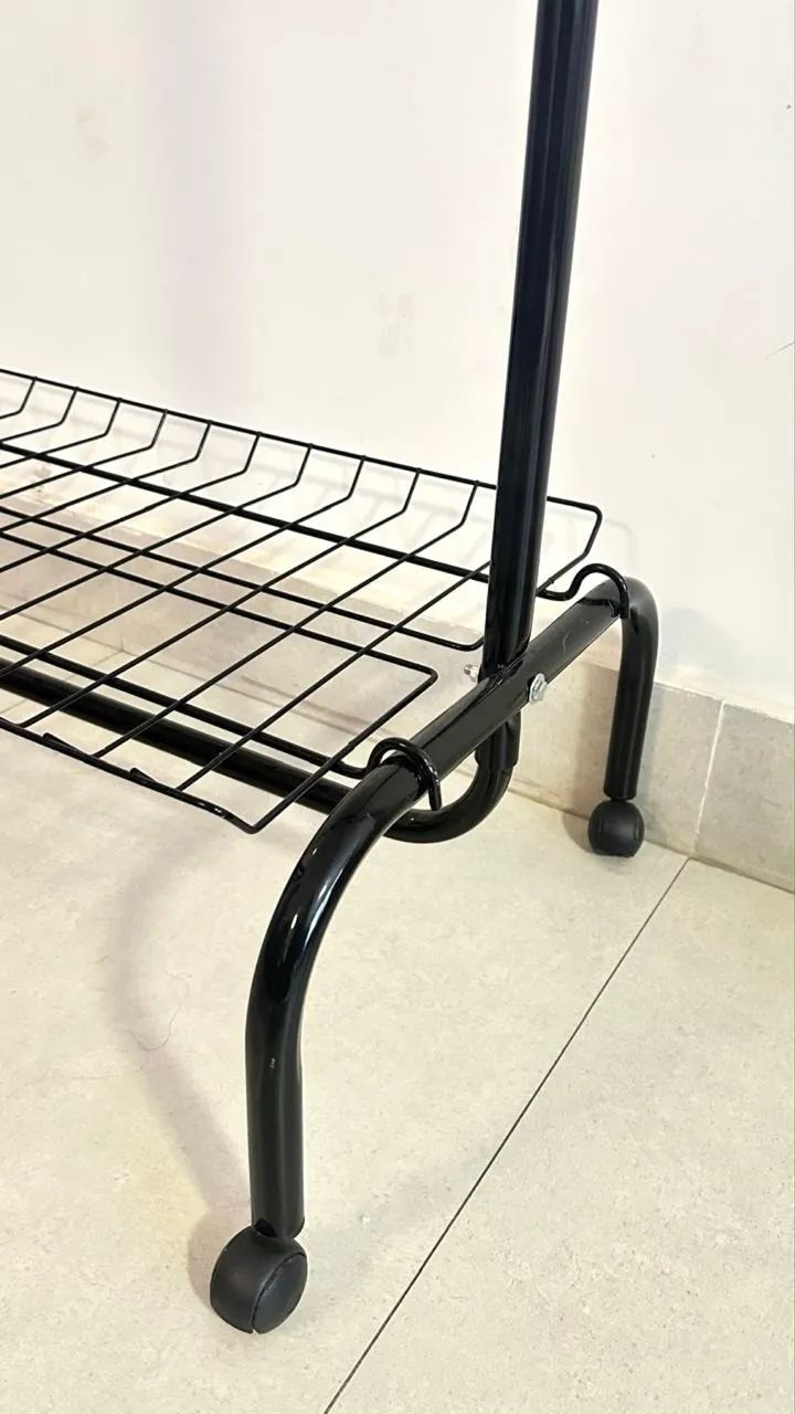 Vendo 2 Araras de Roupa novas  - Foto 3