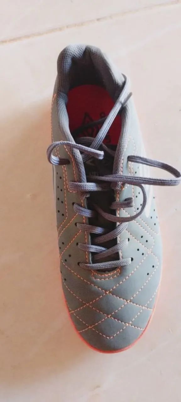 Chuteira de futsal tamanho 40 marca umbro - Foto 6