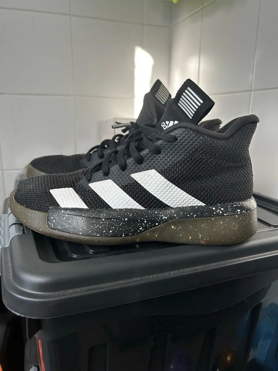 Tênis adidas pro next 