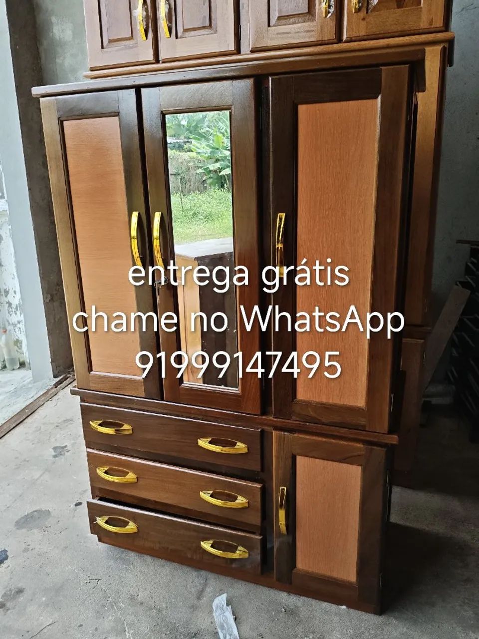 Guarda roupa de madeira maciça 