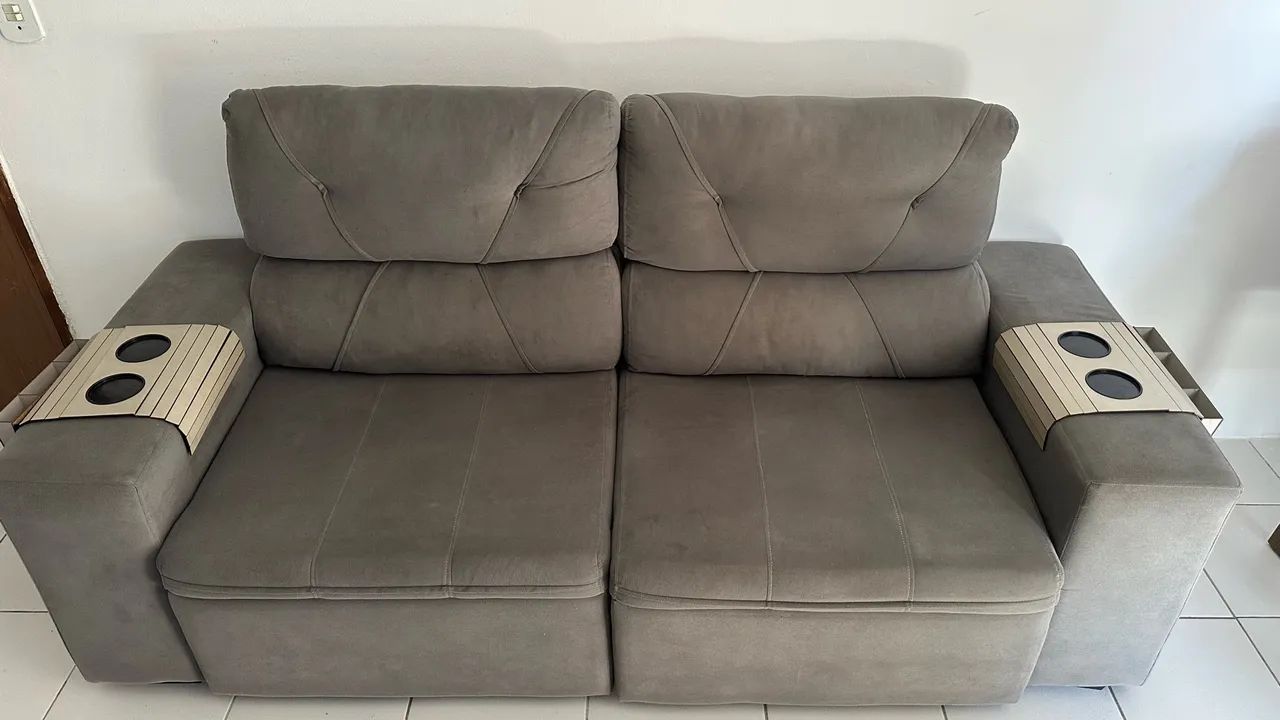 Sofá retrátil e reclinável semi novo 680$