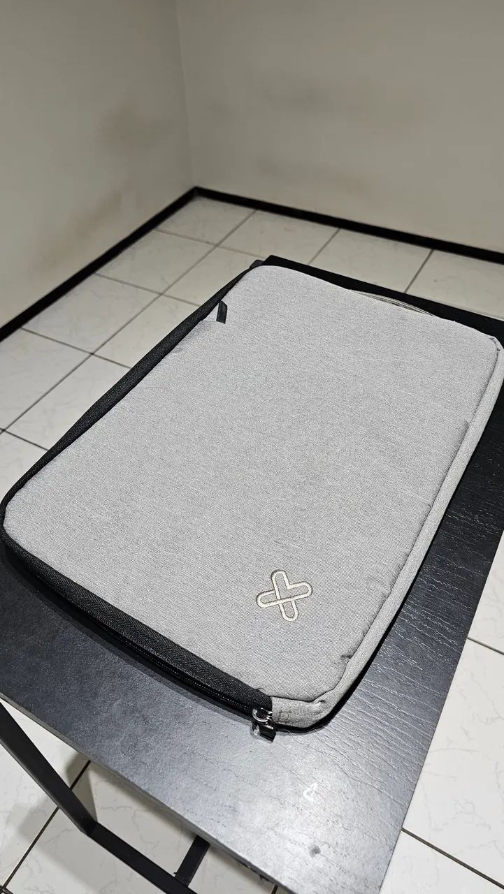 Capa para Notebook Klipxtreme 15.6" KNS-420GR Cinza Claro 