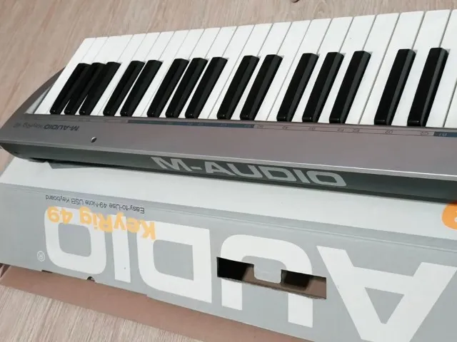 Controladora Behringer FCB1010 Midifoot Controller Pedaleira 127V