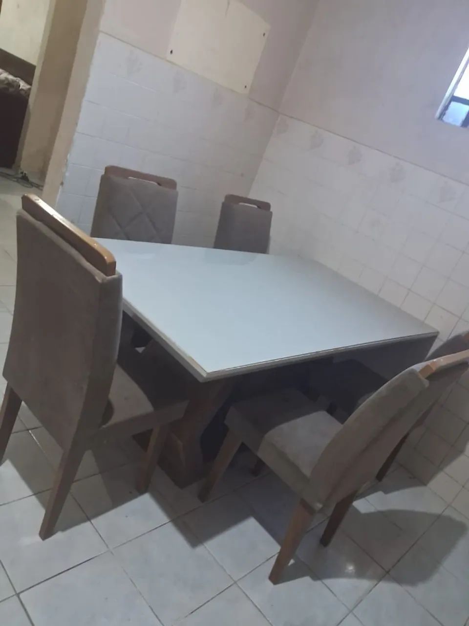 Mesa de jantar com 6 cadeiras