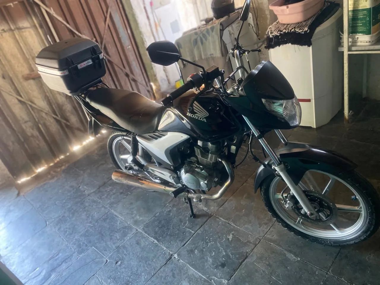 Titan 150 