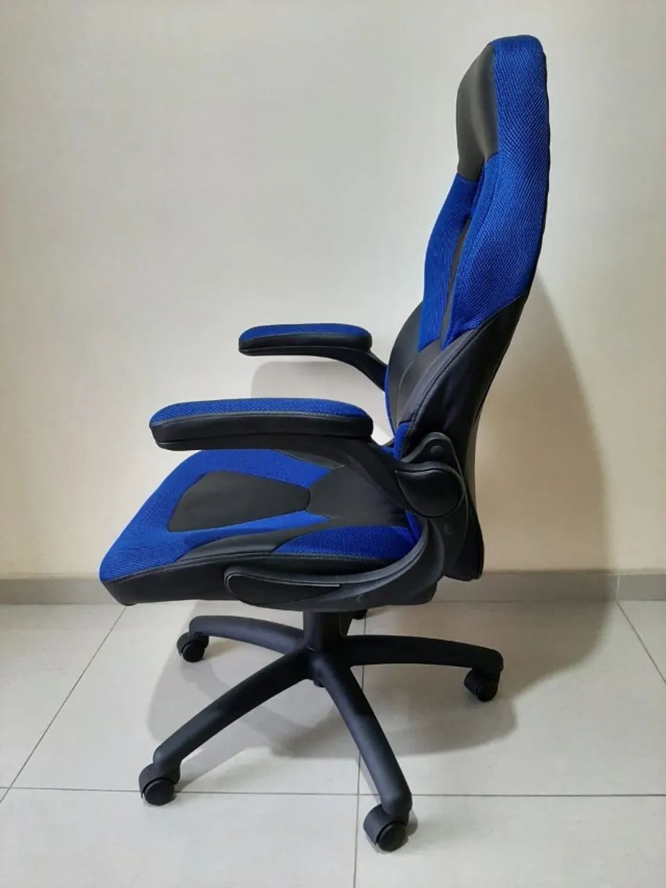 Cadeira de Escritório Just Home Collection (Gamer) c/ Regulagem de Altura Cor Azul e Preto - Foto 2