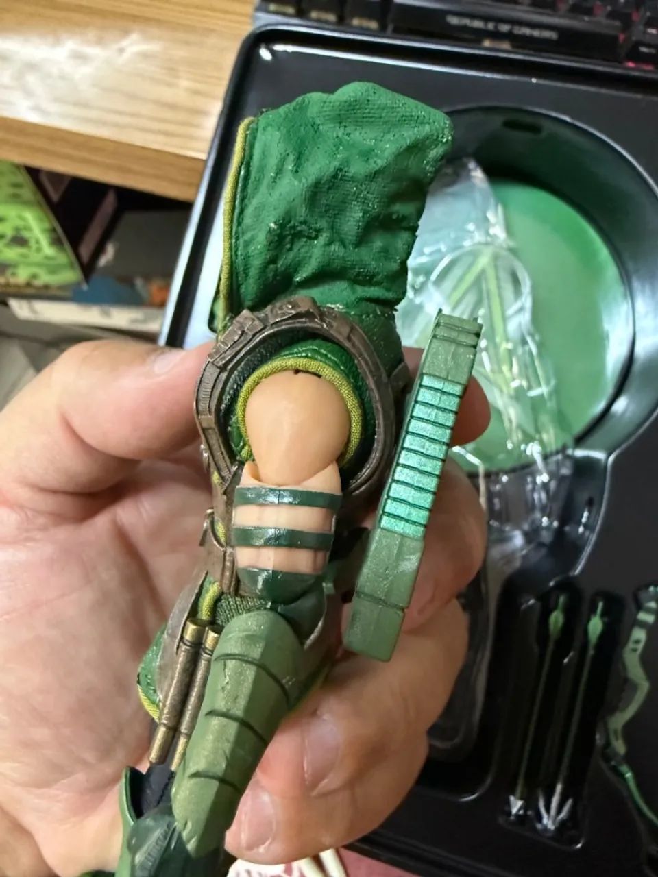 Arqueiro Verde Mezco Action Figure DC  - Foto 2