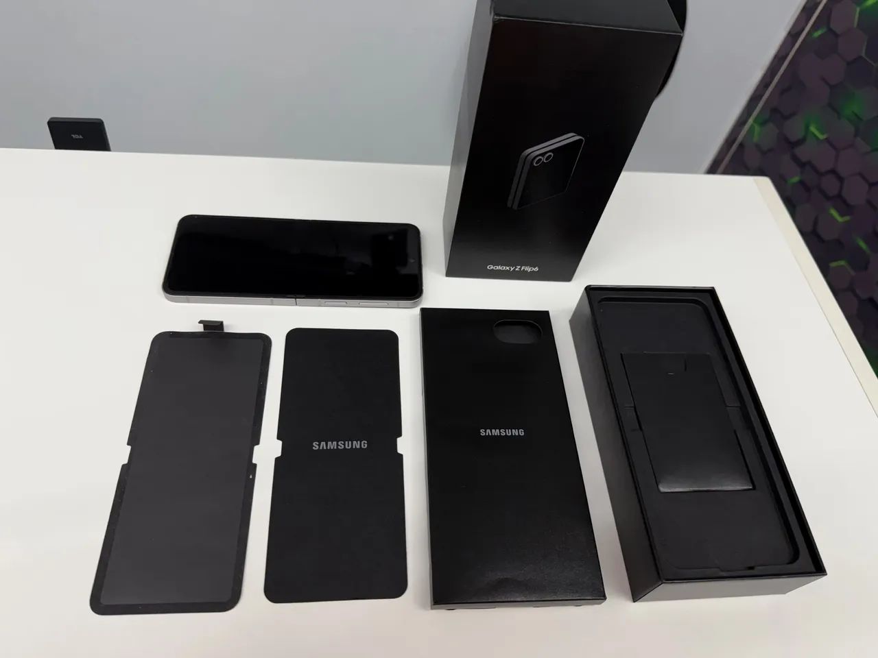 Samsung Galaxy Z Flip 6  256GB | 12GB RAM