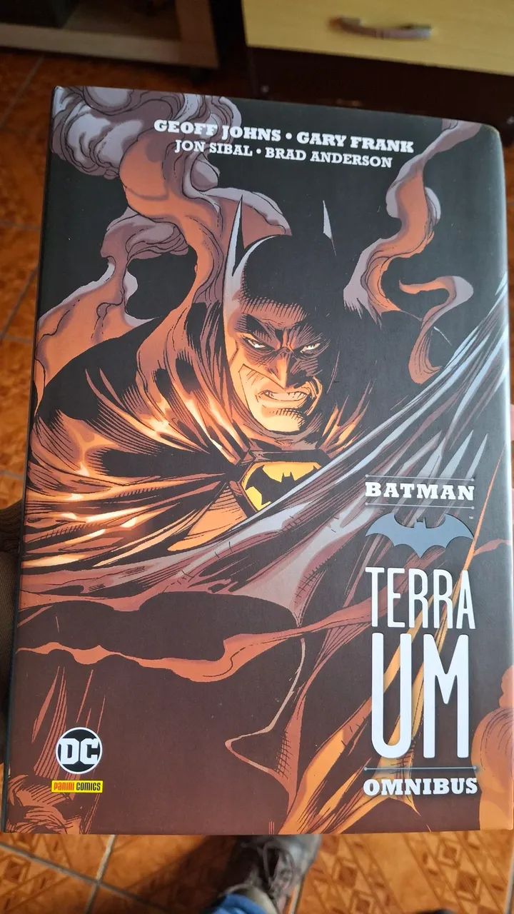 Batman terra um omnibus