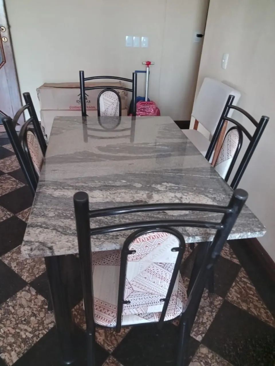 Mesa c/ 4 cadeiras