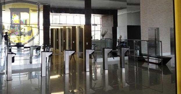 3225 - (3225) Sala no Office Tower, toda planejada com vista para Colares More... - Foto 13