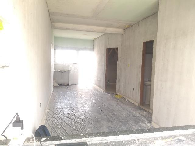Casas em rua pública, 2 QTS (1 suíte), 2 vagas, área externa, prox ao shop. sumauma - Foto 4