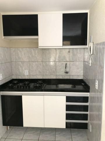 Alugo excelente Casa Duplex em condomínio fechado com piscina - Foto 3