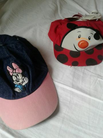 Lote: dois bonés infantis