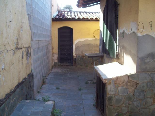 Casa colonial , 3 quartos , 4 vagas , habite-se , joão pinheiro , BH - Foto 19