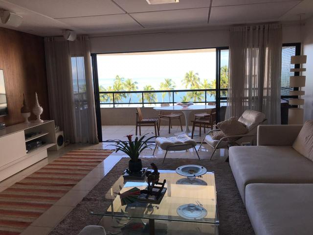 Apartamento na Ponta Verde ( 220 M2 )