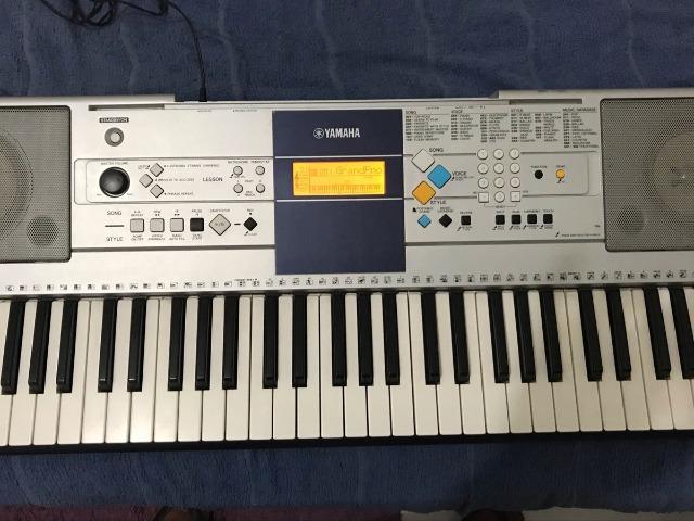 Teclado yamaha e323 - R$ 400