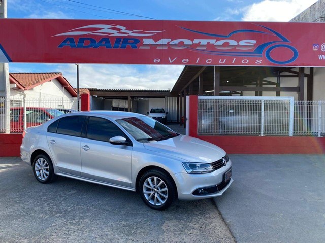 VOLKSWAGEN JETTA COMFORTLINE 2.0 FLEX AUTOMÁTICO 2013