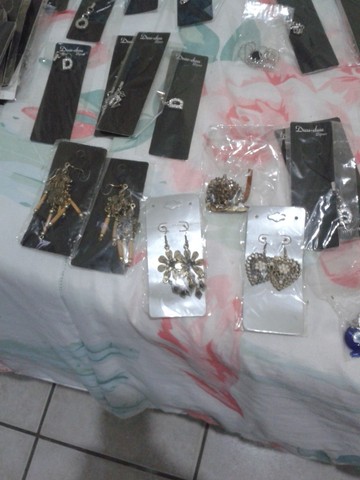 100 peças bijuterias - Foto 4