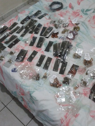 100 peças bijuterias