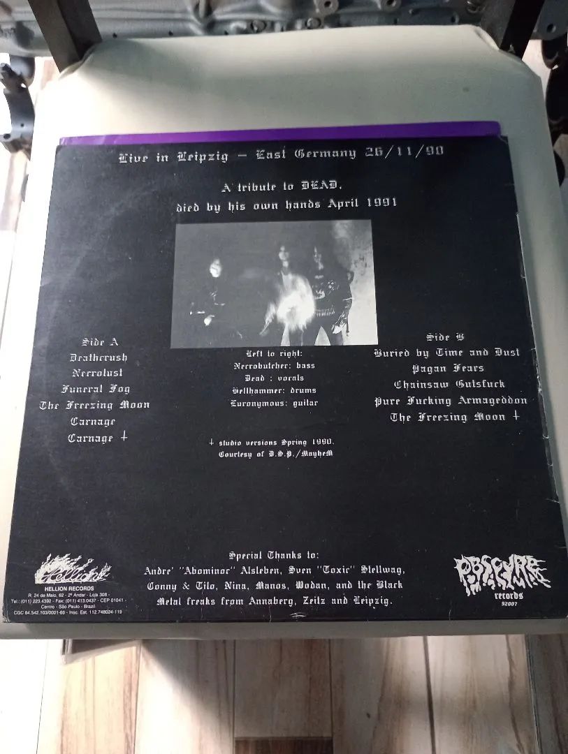 Capa + encarte do LP Mayhem - Live in Leipzig - Foto 2